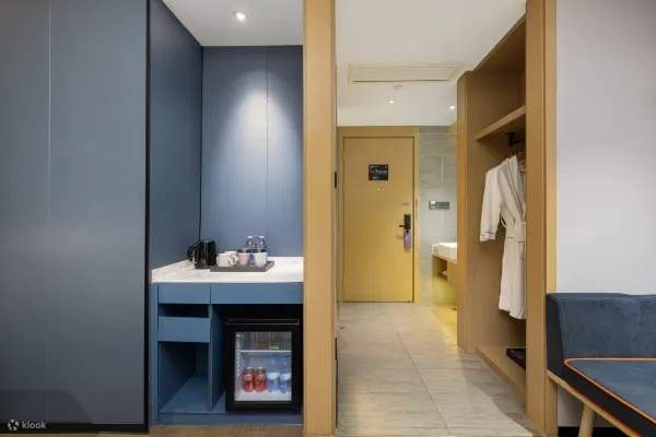 Hotel room wash area environment display map